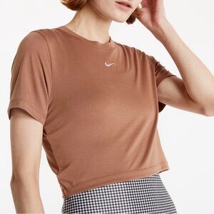 Nike Women’s crop Tee shirt S